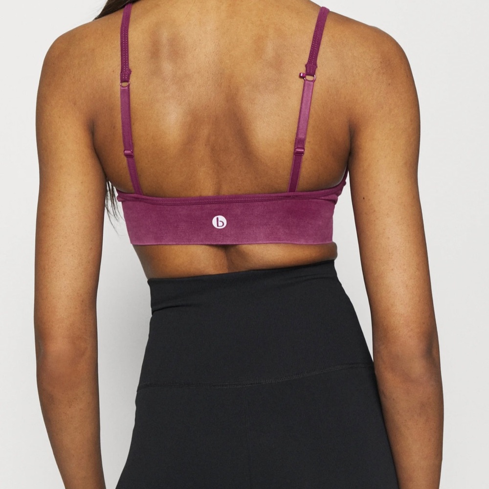 Cotton On - Body - V Neck Padded Sports Bra - Picture 3 of 10